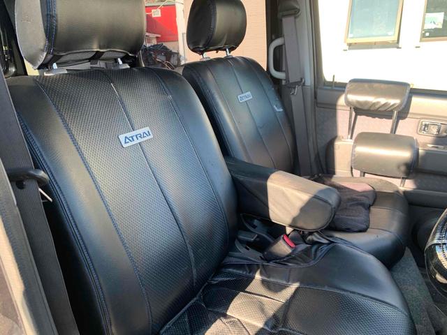 アトレーワゴン カスタムターボＲＳ　４ＷＤ　両側スライドドア　ナビ　ＨＩＤ　キーレスエントリー　電動格納ミラー　ベンチシート　ＡＴ　ＡＢＳ　アルミホイール　衝突安全ボディ　エアコン　パワーステアリング　パワーウィンドウ（10枚目）