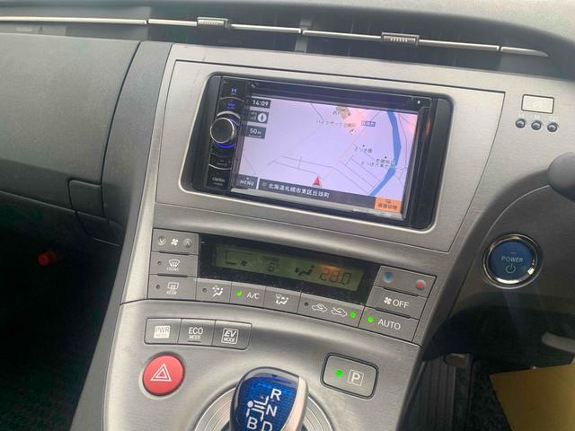 プリウス Ｓ　ワンオーナー車　クリアランスソナー　ナビ　アルミホイール　ＨＩＤ　ＣＶＴ　スマートキー　電動格納ミラー　盗難防止システム　衝突安全ボディ　ＡＢＳ　ＥＳＣ　エアコン　パワーステアリング　パワーウィンドウ（3枚目）