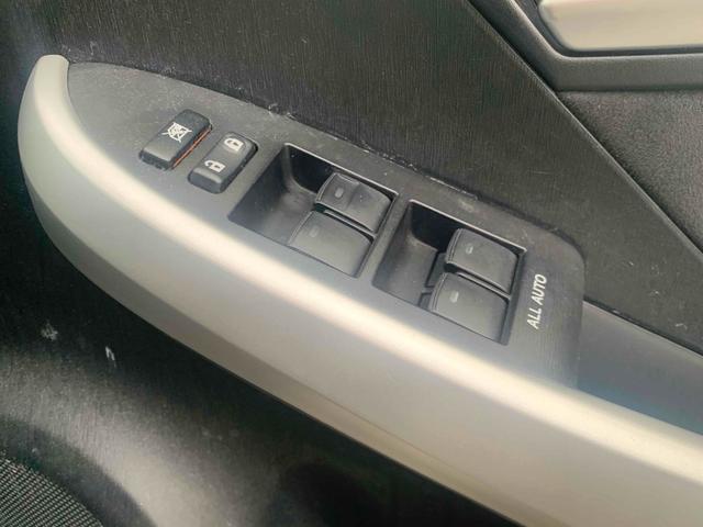 プリウス Ｓ　ワンオーナー車　クリアランスソナー　ナビ　アルミホイール　ＨＩＤ　ＣＶＴ　スマートキー　電動格納ミラー　盗難防止システム　衝突安全ボディ　ＡＢＳ　ＥＳＣ　エアコン　パワーステアリング　パワーウィンドウ（5枚目）