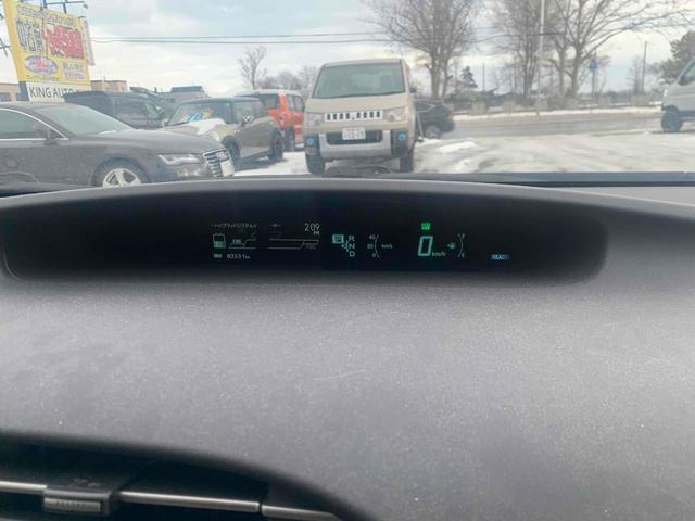 プリウス Ｓ　ワンオーナー車　クリアランスソナー　ナビ　アルミホイール　ＨＩＤ　ＣＶＴ　スマートキー　電動格納ミラー　盗難防止システム　衝突安全ボディ　ＡＢＳ　ＥＳＣ　エアコン　パワーステアリング　パワーウィンドウ（19枚目）