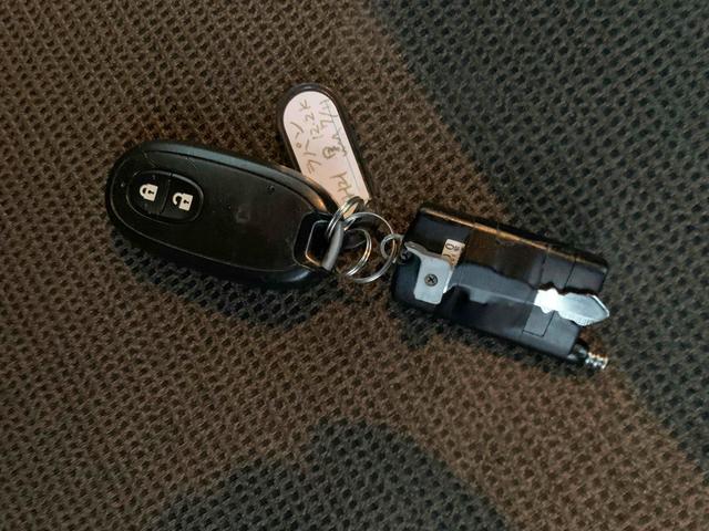 アルトラパン G 4WD スマートキー シートヒーター ベンチシート AT 盗難防止システム ABS CD アルミホイール 衝突安全ボディ エアコン パワーステアリング パワーウィンドウ(8枚目)