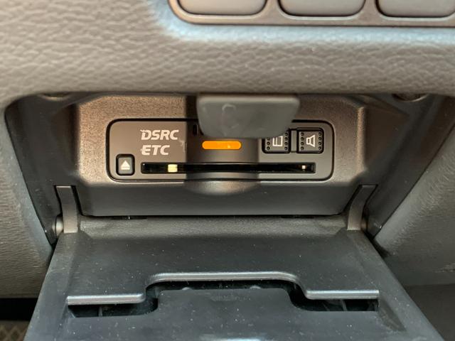 レジェンド ベースグレード　４ＷＤ・フルセグ・ＣＤ／ＤＶＤ・Ｂｌｕｅｔｏｏｔｈ接続・バックカメラ・サイドカーテンエアバック・純正前側ドライブレコーダー・サンルーフ・ＨＩＤヘッドライト・シートヒーター・フロアマット・（28枚目）