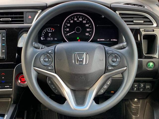 シャトル Ｇホンダセンシング　純正ナビ・ＣＤ・ＵＳＢ接続・Ｂｌｕｅｔｏｏｔｈ接続・バックカメラ・純正フロアマット・オートＬＥＤヘッドライト・ドアバイザー・オートエアコン・レーンキープアシスト・アダプティブクルーズコントロール・（4枚目）