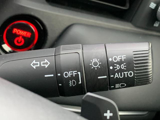 ヴェゼル ｅ：ＨＥＶＺ　ホンダセンシング・純正ナビ・フルセグ・ＣＤ／ＤＶＤ・Ｂｌｕｅｔｏｏｔｈ接続・バックカメラ・パーキングセンサー・社外ドライブレコーダー前後・純正フロアマット・前列シートヒーター・オートＬＥＤヘッドライト（9枚目）