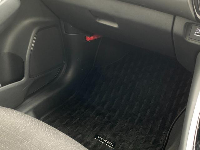 ヴェゼル ｅ：ＨＥＶＺ　ホンダセンシング・純正ナビ・フルセグ・ＣＤ／ＤＶＤ・Ｂｌｕｅｔｏｏｔｈ接続・バックカメラ・パーキングセンサー・社外ドライブレコーダー前後・純正フロアマット・前列シートヒーター・オートＬＥＤヘッドライト（15枚目）
