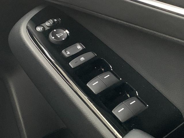 ヴェゼル ｅ：ＨＥＶＺ　ホンダセンシング・純正ナビ・フルセグ・ＣＤ／ＤＶＤ・Ｂｌｕｅｔｏｏｔｈ接続・バックカメラ・パーキングセンサー・社外ドライブレコーダー前後・純正フロアマット・前列シートヒーター・オートＬＥＤヘッドライト（26枚目）