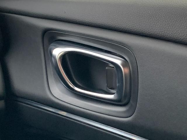 ヴェゼル ｅ：ＨＥＶＺ　ホンダセンシング・純正ナビ・フルセグ・ＣＤ／ＤＶＤ・Ｂｌｕｅｔｏｏｔｈ接続・バックカメラ・パーキングセンサー・社外ドライブレコーダー前後・純正フロアマット・前列シートヒーター・オートＬＥＤヘッドライト（27枚目）