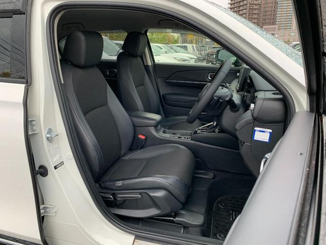 ヴェゼル ｅ：ＨＥＶＺ　ホンダセンシング・純正ナビ・フルセグ・ＣＤ／ＤＶＤ・Ｂｌｕｅｔｏｏｔｈ接続・バックカメラ・パーキングセンサー・社外ドライブレコーダー前後・純正フロアマット・前列シートヒーター・オートＬＥＤヘッドライト（32枚目）