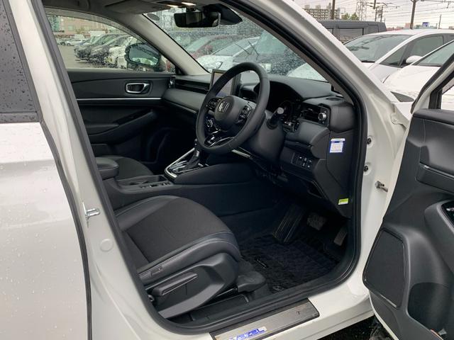 ヴェゼル ｅ：ＨＥＶＺ　ホンダセンシング・純正ナビ・フルセグ・ＣＤ／ＤＶＤ・Ｂｌｕｅｔｏｏｔｈ接続・バックカメラ・パーキングセンサー・社外ドライブレコーダー前後・純正フロアマット・前列シートヒーター・オートＬＥＤヘッドライト（35枚目）