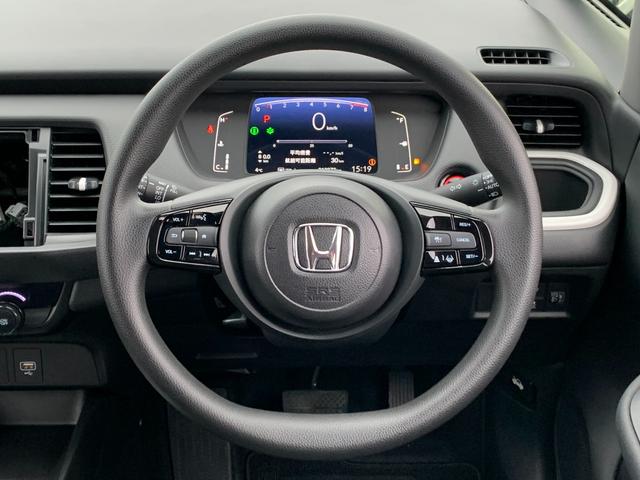 フィット ベーシック ホンダセンシング・パーキングセンサー・純正フロアマット・電子パーキングブレーキ・オートブレーキホールド・オートハロゲンヘッドライト・サイドカーテンエアバック・(4枚目)