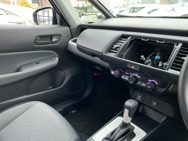 フィット ベーシック ホンダセンシング・パーキングセンサー・純正フロアマット・電子パーキングブレーキ・オートブレーキホールド・オートハロゲンヘッドライト・サイドカーテンエアバック・(16枚目)