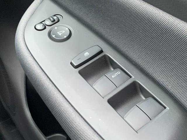 フィット ベーシック ホンダセンシング・パーキングセンサー・純正フロアマット・電子パーキングブレーキ・オートブレーキホールド・オートハロゲンヘッドライト・サイドカーテンエアバック・(25枚目)