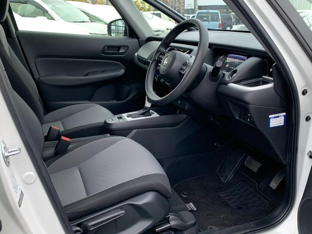 フィット ベーシック ホンダセンシング・パーキングセンサー・純正フロアマット・電子パーキングブレーキ・オートブレーキホールド・オートハロゲンヘッドライト・サイドカーテンエアバック・(32枚目)