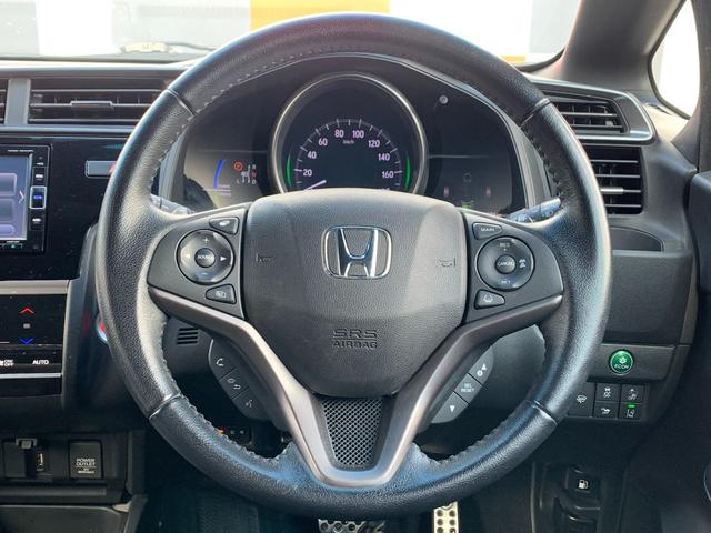 フィットハイブリッド Ｓホンダセンシング　ホンダセンシング・純正ナビ・フルセグ・ＣＤ／ＤＶＤ・Ｂｌｕｅｔｏｏｔｈ接続・バックカメラ・純正エンジンスターター・純正フロアマット・社外ドライブレコーダー前後・アームレスト・ドアバイザー・ＥＴＣ・（4枚目）