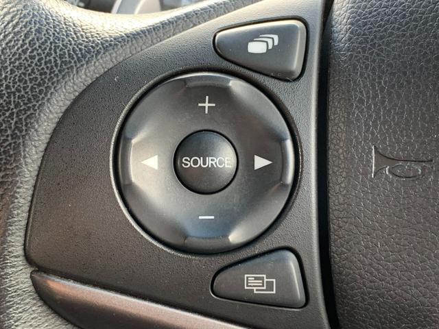 フィットハイブリッド Ｓホンダセンシング　ホンダセンシング・純正ナビ・フルセグ・ＣＤ／ＤＶＤ・Ｂｌｕｅｔｏｏｔｈ接続・バックカメラ・純正エンジンスターター・純正フロアマット・社外ドライブレコーダー前後・アームレスト・ドアバイザー・ＥＴＣ・（6枚目）