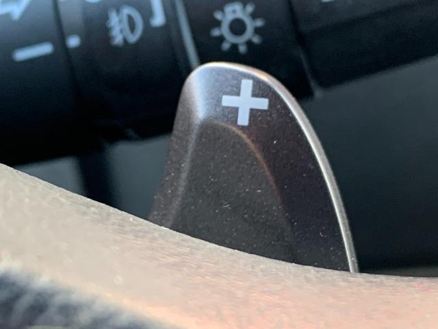 フィットハイブリッド Ｓホンダセンシング　ホンダセンシング・純正ナビ・フルセグ・ＣＤ／ＤＶＤ・Ｂｌｕｅｔｏｏｔｈ接続・バックカメラ・純正エンジンスターター・純正フロアマット・社外ドライブレコーダー前後・アームレスト・ドアバイザー・ＥＴＣ・（9枚目）