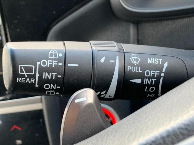 フィットハイブリッド Ｓホンダセンシング　ホンダセンシング・純正ナビ・フルセグ・ＣＤ／ＤＶＤ・Ｂｌｕｅｔｏｏｔｈ接続・バックカメラ・純正エンジンスターター・純正フロアマット・社外ドライブレコーダー前後・アームレスト・ドアバイザー・ＥＴＣ・（12枚目）