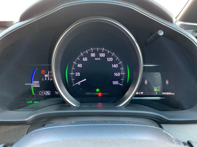 フィットハイブリッド Ｓホンダセンシング　ホンダセンシング・純正ナビ・フルセグ・ＣＤ／ＤＶＤ・Ｂｌｕｅｔｏｏｔｈ接続・バックカメラ・純正エンジンスターター・純正フロアマット・社外ドライブレコーダー前後・アームレスト・ドアバイザー・ＥＴＣ・（13枚目）