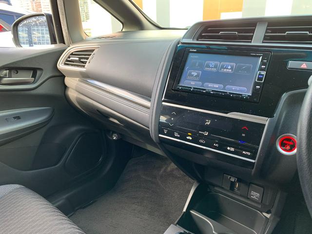 フィットハイブリッド Ｓホンダセンシング　ホンダセンシング・純正ナビ・フルセグ・ＣＤ／ＤＶＤ・Ｂｌｕｅｔｏｏｔｈ接続・バックカメラ・純正エンジンスターター・純正フロアマット・社外ドライブレコーダー前後・アームレスト・ドアバイザー・ＥＴＣ・（18枚目）