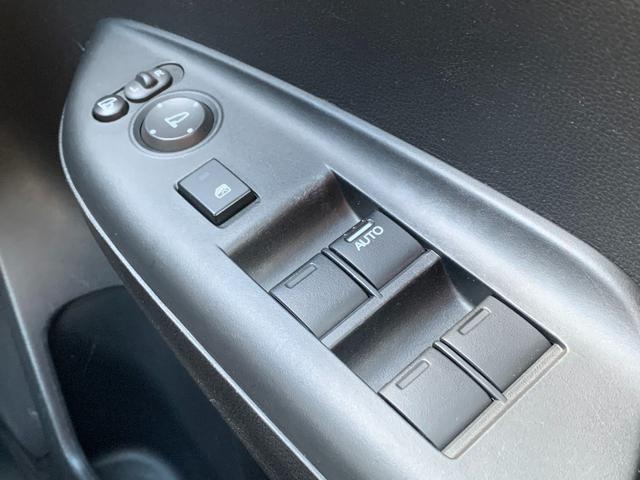 フィットハイブリッド Ｓホンダセンシング　ホンダセンシング・純正ナビ・フルセグ・ＣＤ／ＤＶＤ・Ｂｌｕｅｔｏｏｔｈ接続・バックカメラ・純正エンジンスターター・純正フロアマット・社外ドライブレコーダー前後・アームレスト・ドアバイザー・ＥＴＣ・（30枚目）