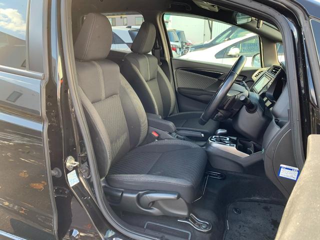 フィットハイブリッド Ｓホンダセンシング　ホンダセンシング・純正ナビ・フルセグ・ＣＤ／ＤＶＤ・Ｂｌｕｅｔｏｏｔｈ接続・バックカメラ・純正エンジンスターター・純正フロアマット・社外ドライブレコーダー前後・アームレスト・ドアバイザー・ＥＴＣ・（31枚目）