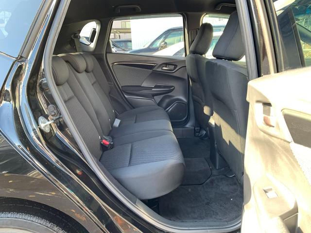 フィットハイブリッド Ｓホンダセンシング　ホンダセンシング・純正ナビ・フルセグ・ＣＤ／ＤＶＤ・Ｂｌｕｅｔｏｏｔｈ接続・バックカメラ・純正エンジンスターター・純正フロアマット・社外ドライブレコーダー前後・アームレスト・ドアバイザー・ＥＴＣ・（35枚目）