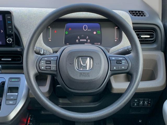 フリード ｅ：ＨＥＶエアー　当社レンタカーアップ・純正ナビ・フルセグ・ＵＳＢ接続・Ｂｌｕｅｔｏｏｔｈ接続・バックカメラ・社外前側ドライブレコーダー・オートＬＥＤヘッドライト・両側電動スライドドア・パーキングセンサー・ＥＴＣ・（3枚目）