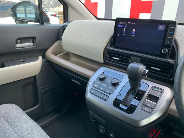 フリード ｅ：ＨＥＶエアー　当社レンタカーアップ・純正ナビ・フルセグ・ＵＳＢ接続・Ｂｌｕｅｔｏｏｔｈ接続・バックカメラ・社外前側ドライブレコーダー・オートＬＥＤヘッドライト・両側電動スライドドア・パーキングセンサー・ＥＴＣ・（12枚目）