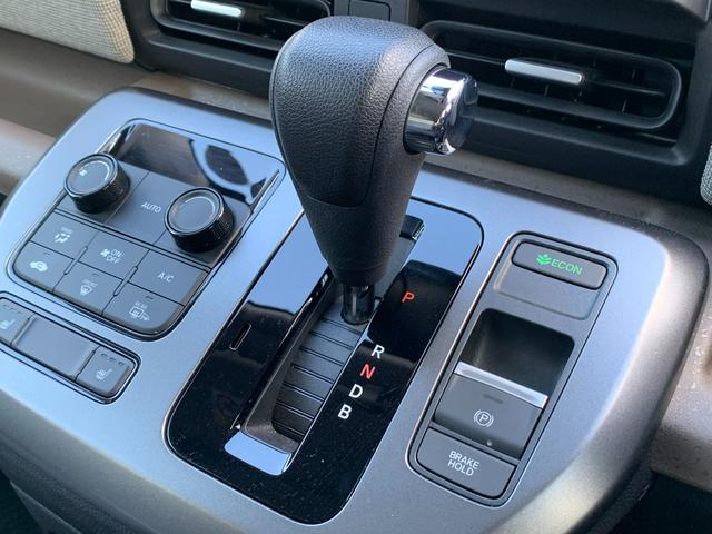 フリード ｅ：ＨＥＶエアー　当社レンタカーアップ・純正ナビ・フルセグ・ＵＳＢ接続・Ｂｌｕｅｔｏｏｔｈ接続・バックカメラ・社外前側ドライブレコーダー・オートＬＥＤヘッドライト・両側電動スライドドア・パーキングセンサー・ＥＴＣ・（17枚目）