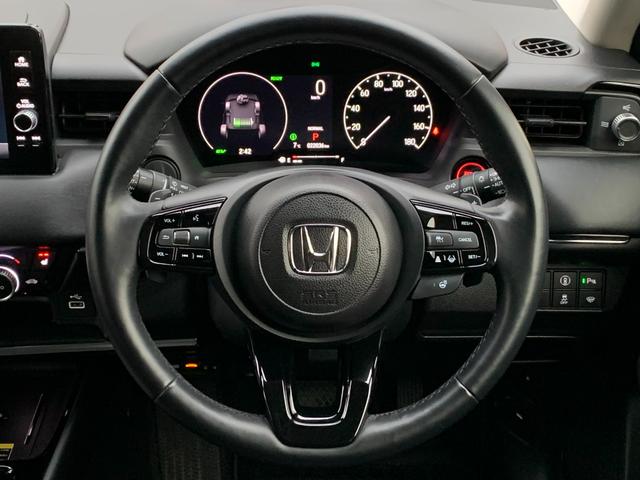 ヴェゼル ｅ：ＨＥＶＺ　Ｈｏｎｄａコネクトディスプレイ・フルセグ・バックカメラ・パーキングセンサー・ドアバイザー・アームレスト・純正フロアマット・オートＬＥＤヘッドライト・前列シートヒーター・電子パーキングブレーキ・ＥＴＣ・（4枚目）