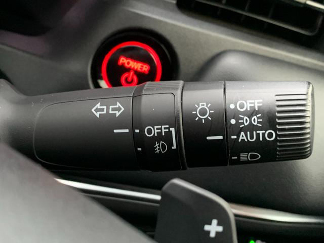 ヴェゼル ｅ：ＨＥＶＺ　Ｈｏｎｄａコネクトディスプレイ・フルセグ・バックカメラ・パーキングセンサー・ドアバイザー・アームレスト・純正フロアマット・オートＬＥＤヘッドライト・前列シートヒーター・電子パーキングブレーキ・ＥＴＣ・（10枚目）