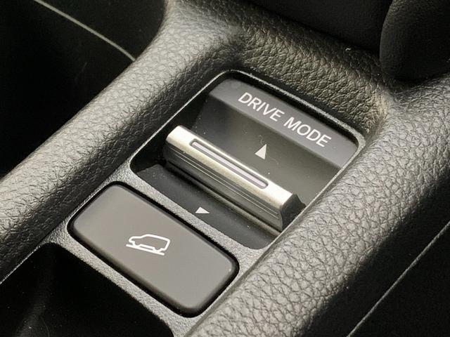 ヴェゼル ｅ：ＨＥＶＺ　Ｈｏｎｄａコネクトディスプレイ・フルセグ・バックカメラ・パーキングセンサー・ドアバイザー・アームレスト・純正フロアマット・オートＬＥＤヘッドライト・前列シートヒーター・電子パーキングブレーキ・ＥＴＣ・（25枚目）