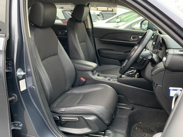 ヴェゼル ｅ：ＨＥＶＺ　Ｈｏｎｄａコネクトディスプレイ・フルセグ・バックカメラ・パーキングセンサー・ドアバイザー・アームレスト・純正フロアマット・オートＬＥＤヘッドライト・前列シートヒーター・電子パーキングブレーキ・ＥＴＣ・（36枚目）