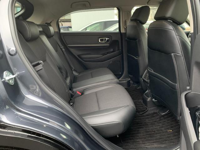 ヴェゼル ｅ：ＨＥＶＺ　Ｈｏｎｄａコネクトディスプレイ・フルセグ・バックカメラ・パーキングセンサー・ドアバイザー・アームレスト・純正フロアマット・オートＬＥＤヘッドライト・前列シートヒーター・電子パーキングブレーキ・ＥＴＣ・（40枚目）