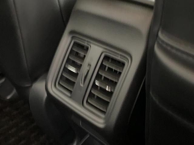 ヴェゼル ｅ：ＨＥＶＺ　Ｈｏｎｄａコネクトディスプレイ・フルセグ・バックカメラ・パーキングセンサー・ドアバイザー・アームレスト・純正フロアマット・オートＬＥＤヘッドライト・前列シートヒーター・電子パーキングブレーキ・ＥＴＣ・（41枚目）