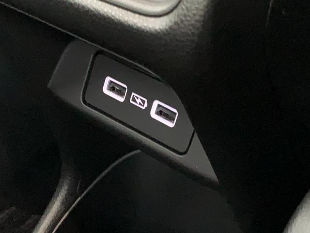 ヴェゼル ｅ：ＨＥＶＺ　Ｈｏｎｄａコネクトディスプレイ・フルセグ・バックカメラ・パーキングセンサー・ドアバイザー・アームレスト・純正フロアマット・オートＬＥＤヘッドライト・前列シートヒーター・電子パーキングブレーキ・ＥＴＣ・（42枚目）