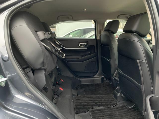 ヴェゼル ｅ：ＨＥＶＺ　Ｈｏｎｄａコネクトディスプレイ・フルセグ・バックカメラ・パーキングセンサー・ドアバイザー・アームレスト・純正フロアマット・オートＬＥＤヘッドライト・前列シートヒーター・電子パーキングブレーキ・ＥＴＣ・（44枚目）