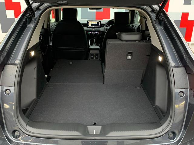 ヴェゼル ｅ：ＨＥＶＺ　Ｈｏｎｄａコネクトディスプレイ・フルセグ・バックカメラ・パーキングセンサー・ドアバイザー・アームレスト・純正フロアマット・オートＬＥＤヘッドライト・前列シートヒーター・電子パーキングブレーキ・ＥＴＣ・（50枚目）