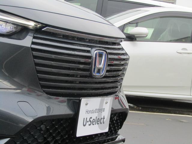 ヴェゼル ｅ：ＨＥＶＺ　Ｈｏｎｄａコネクトディスプレイ・フルセグ・バックカメラ・パーキングセンサー・ドアバイザー・アームレスト・純正フロアマット・オートＬＥＤヘッドライト・前列シートヒーター・電子パーキングブレーキ・ＥＴＣ・（64枚目）