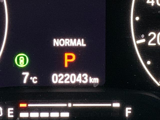 ヴェゼル ｅ：ＨＥＶＺ　ホンダセンシング・純正ナビ・フルセグ・ＣＤ／ＤＶＤ・Ｂｌｕｅｔｏｏｔｈ接続・バックカメラ・純正ドライブレコーダー前後・純正フロアマット・前列シートヒーター・オートＬＥＤヘッドライト・純正ＥＴＣ２．０・（13枚目）