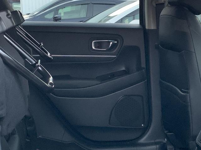 ヴェゼル ｅ：ＨＥＶＺ　ホンダセンシング・純正ナビ・フルセグ・ＣＤ／ＤＶＤ・Ｂｌｕｅｔｏｏｔｈ接続・バックカメラ・純正ドライブレコーダー前後・純正フロアマット・前列シートヒーター・オートＬＥＤヘッドライト・純正ＥＴＣ２．０・（44枚目）