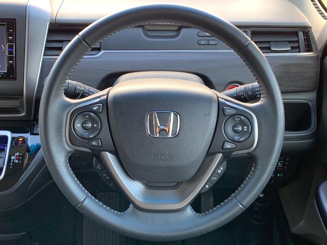 フリード＋ハイブリッド ハイブリッドＧ・ホンダセンシング　ホンダセンシング・純正ナビ・フルセグ・ＣＤ／ＤＶＤ・Ｂｌｕｅｔｏｏｔｈ接続・バックカメラ・両側電動スライドドア・左側サイドステップ・純正エンジンスターター・前列シートヒーター・純正フロアマット・ＥＴＣ（4枚目）