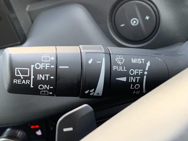 ヴェゼル ｅ：ＨＥＶＸ　ホンダセンシング・ＨＯＮＤＡコネクトディスプレイ・フルセグ・ＵＳＢ接続・Ｂｌｕｅｔｏｏｔｈ接続・バックカメラ・パーキングセンサー・電子パーキングブレーキ・前列シートヒーター・オートＬＥＤヘッドライト・（10枚目）