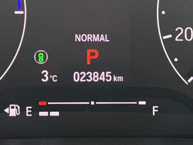 ヴェゼル ｅ：ＨＥＶＸ　ホンダセンシング・ＨＯＮＤＡコネクトディスプレイ・フルセグ・ＵＳＢ接続・Ｂｌｕｅｔｏｏｔｈ接続・バックカメラ・パーキングセンサー・電子パーキングブレーキ・前列シートヒーター・オートＬＥＤヘッドライト・（12枚目）