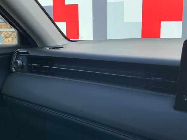 ヴェゼル ｅ：ＨＥＶＸ　ホンダセンシング・ＨＯＮＤＡコネクトディスプレイ・フルセグ・ＵＳＢ接続・Ｂｌｕｅｔｏｏｔｈ接続・バックカメラ・パーキングセンサー・電子パーキングブレーキ・前列シートヒーター・オートＬＥＤヘッドライト・（17枚目）