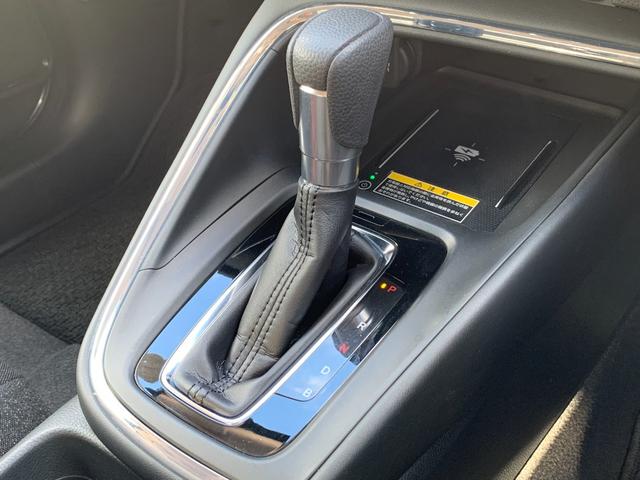 ヴェゼル ｅ：ＨＥＶＸ　ホンダセンシング・ＨＯＮＤＡコネクトディスプレイ・フルセグ・ＵＳＢ接続・Ｂｌｕｅｔｏｏｔｈ接続・バックカメラ・パーキングセンサー・電子パーキングブレーキ・前列シートヒーター・オートＬＥＤヘッドライト・（23枚目）
