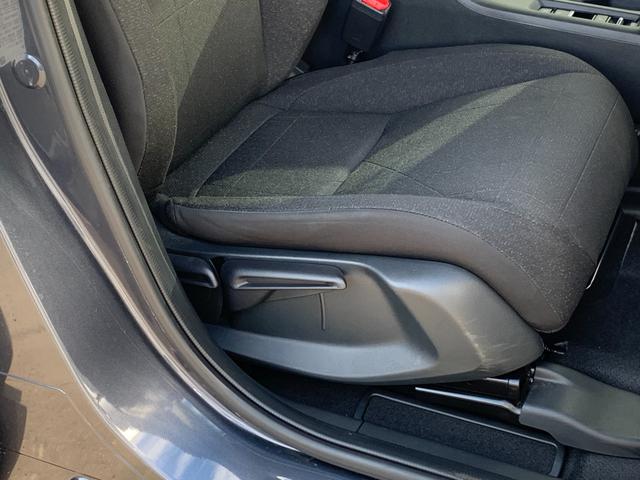 ヴェゼル ｅ：ＨＥＶＸ　ホンダセンシング・ＨＯＮＤＡコネクトディスプレイ・フルセグ・ＵＳＢ接続・Ｂｌｕｅｔｏｏｔｈ接続・バックカメラ・パーキングセンサー・電子パーキングブレーキ・前列シートヒーター・オートＬＥＤヘッドライト・（32枚目）