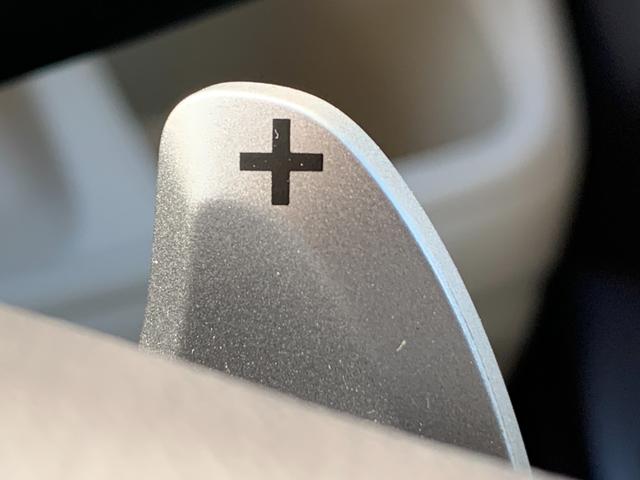 Ｎ－ＢＯＸ Ｇ・Ｌターボホンダセンシング　ホンダセンシング・純正ナビ・フルセグ・ＣＤ／ＤＶＤ・Ｂｌｕｅｔｏｏｔｈ接続・バックカメラ・両側電動スライドドア・オートＬＥＤヘッドライト・社外フロアマット・前列シートヒーター・ＥＴＣ・パドルシフト・（9枚目）