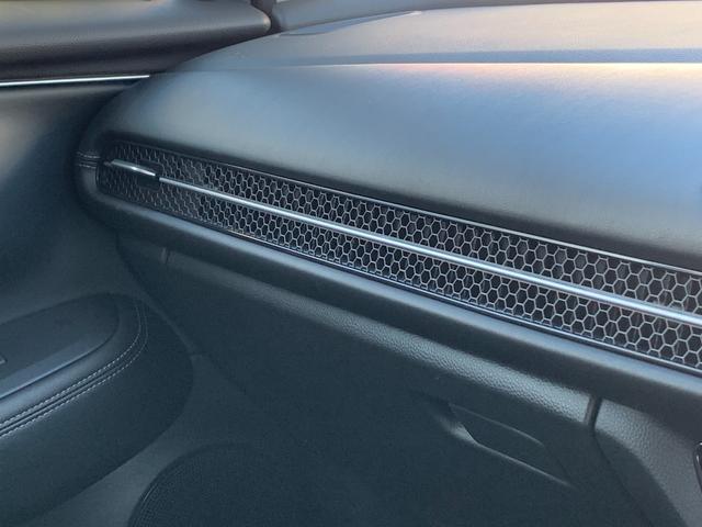 ZR-V e:HEVX 当社レンタカーアップ・ホンダセンシング・純正ナビ・フルセグ・CD/DVD・USB接続・Bluetooth接続・社外前側ドライブレコーダー・前列シートヒーター・パーキングセンサー・オートLEDライト・(17枚目)