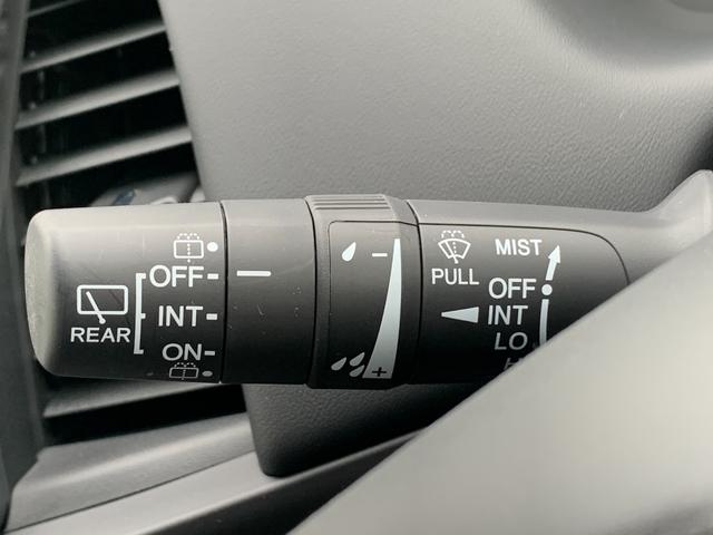 フィット ｅ：ＨＥＶホーム助手席回転シート車　助手席回転シート・ホンダセンシング・純正エンジンスターター・純正ナビ・フルセグ・ＣＤ／ＤＶＤ・Ｂｌｕｅｔｏｏｔｈ接続・バックカメラ・パーキングセンサー・社外ドライブレコーダー前後・ＬＥＤヘッドライト・（8枚目）